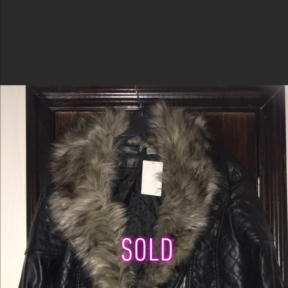 Black biker jacket with zipper and faux fur - Picture 1 of 4